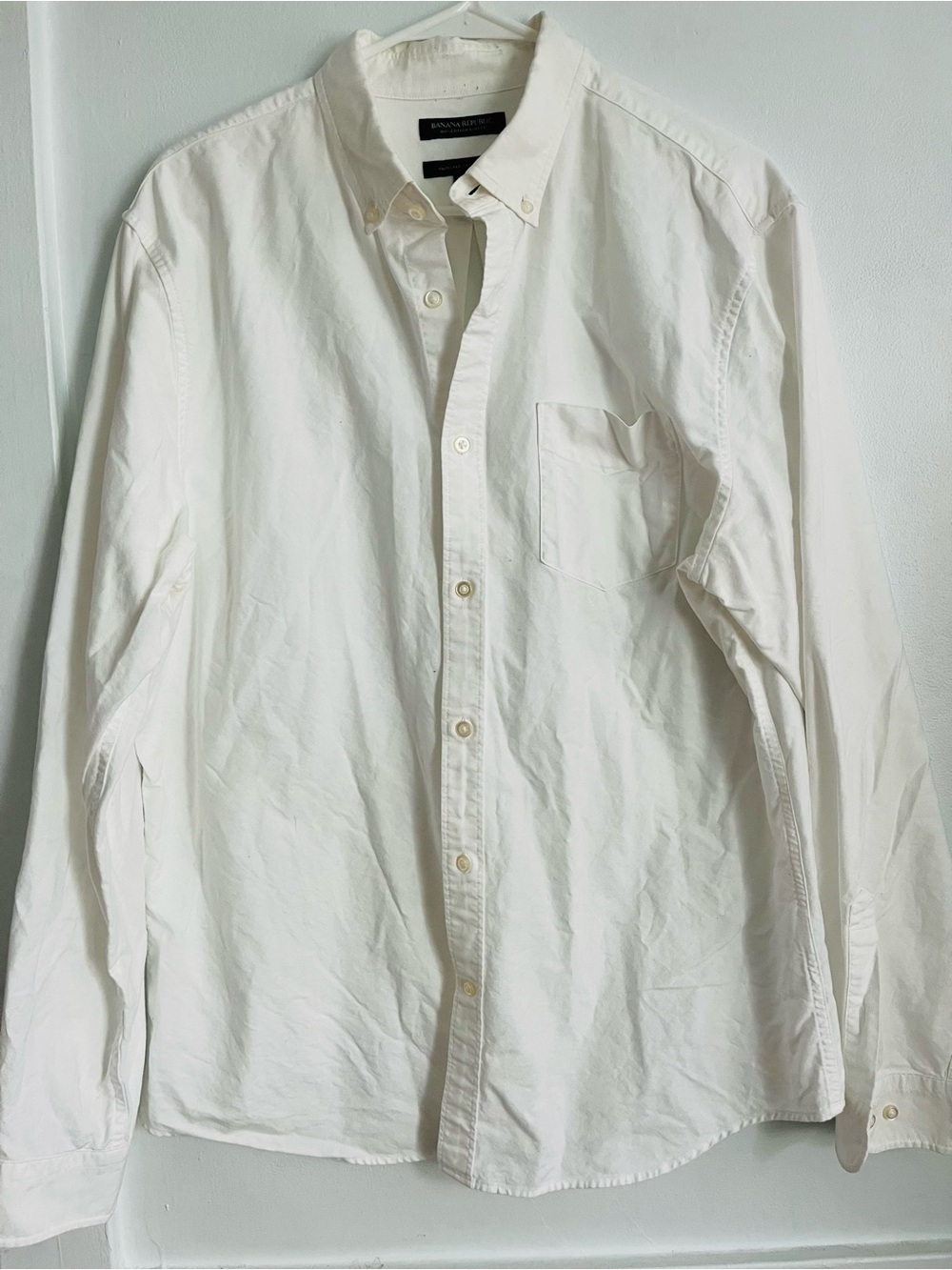 Banana Republic • Classic White Button-Down Men's Shirt - Large Tall